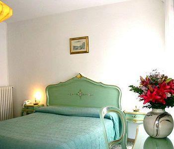 Alex Hotel Velence Kültér fotó
