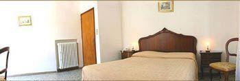 Alex Hotel Velence Kültér fotó