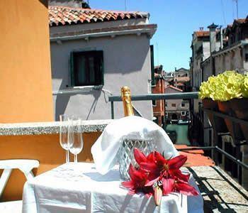 Alex Hotel Velence Kültér fotó